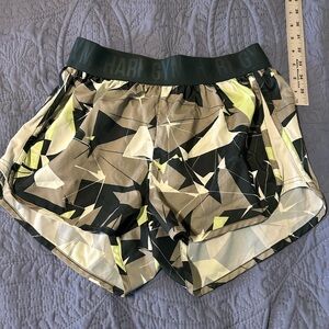 Gymshark Women's Geo Print Athletic Shorts size small